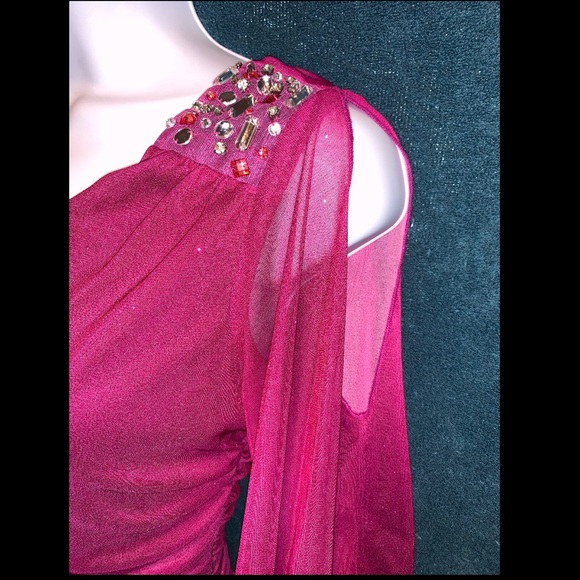 🔥 One Shoulder Dress 🔥 - Picture 2 of 3